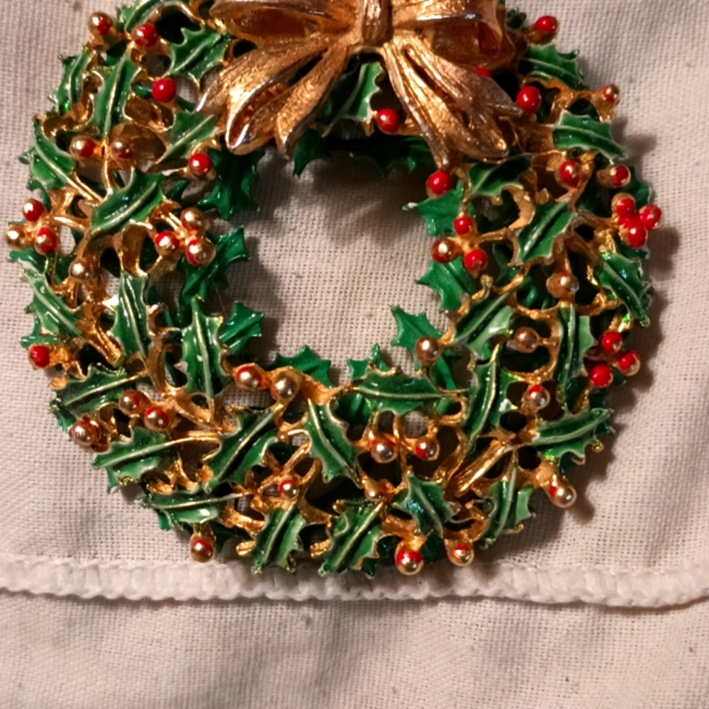 Vintage Large Weiss Enamel Christmas wreath brooch SIGNED